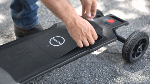 Maxfind FF AT High-Speed 165MM Wheels Off-Road Electric Skateboard 3000W Power with Fast Swappable Battery Design
