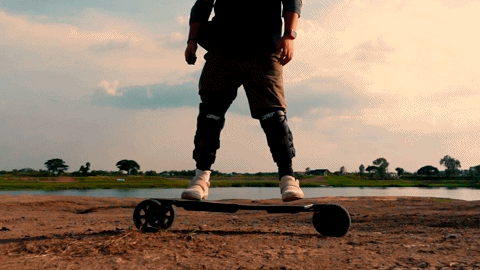 Maxfind FF AT High-Speed 165MM Wheels Off-Road Electric Skateboard 3000W Power with Fast Swappable Battery Design